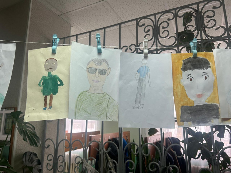 Выставка рисунков "Мой папа".